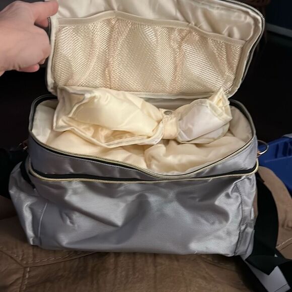No Brand Handbags - Breastmilk Cooler Baby Bag, with Multiple pockets & Changing Pad. Grey.